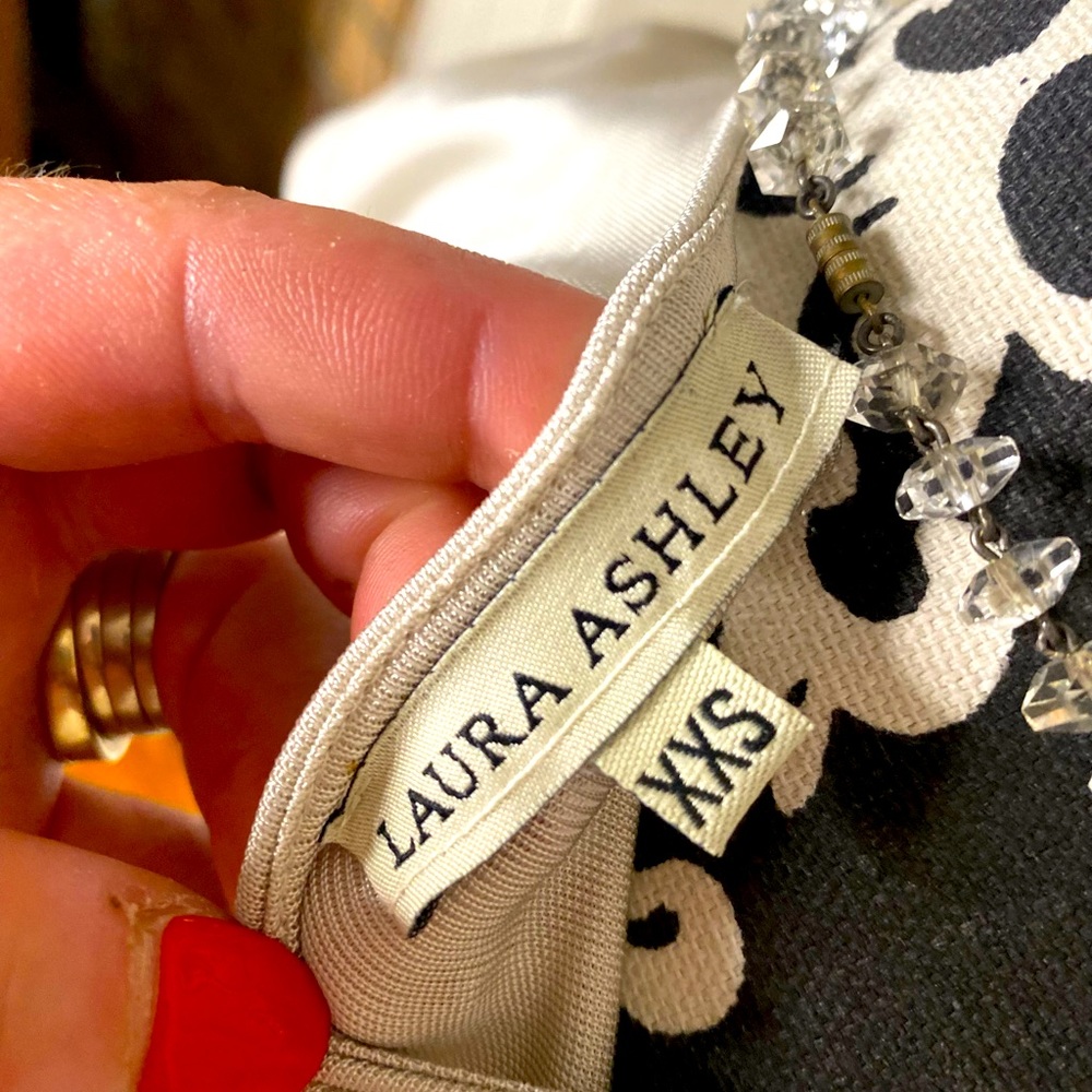 Beautiful Laura Ashley silver top. Size XXS. - Picture 6 of 6